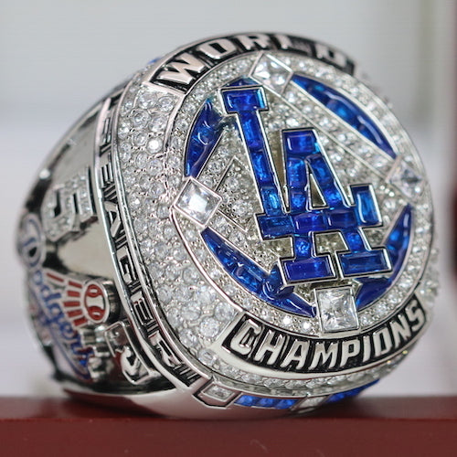 Dodgers receive their 2020 World Series rings