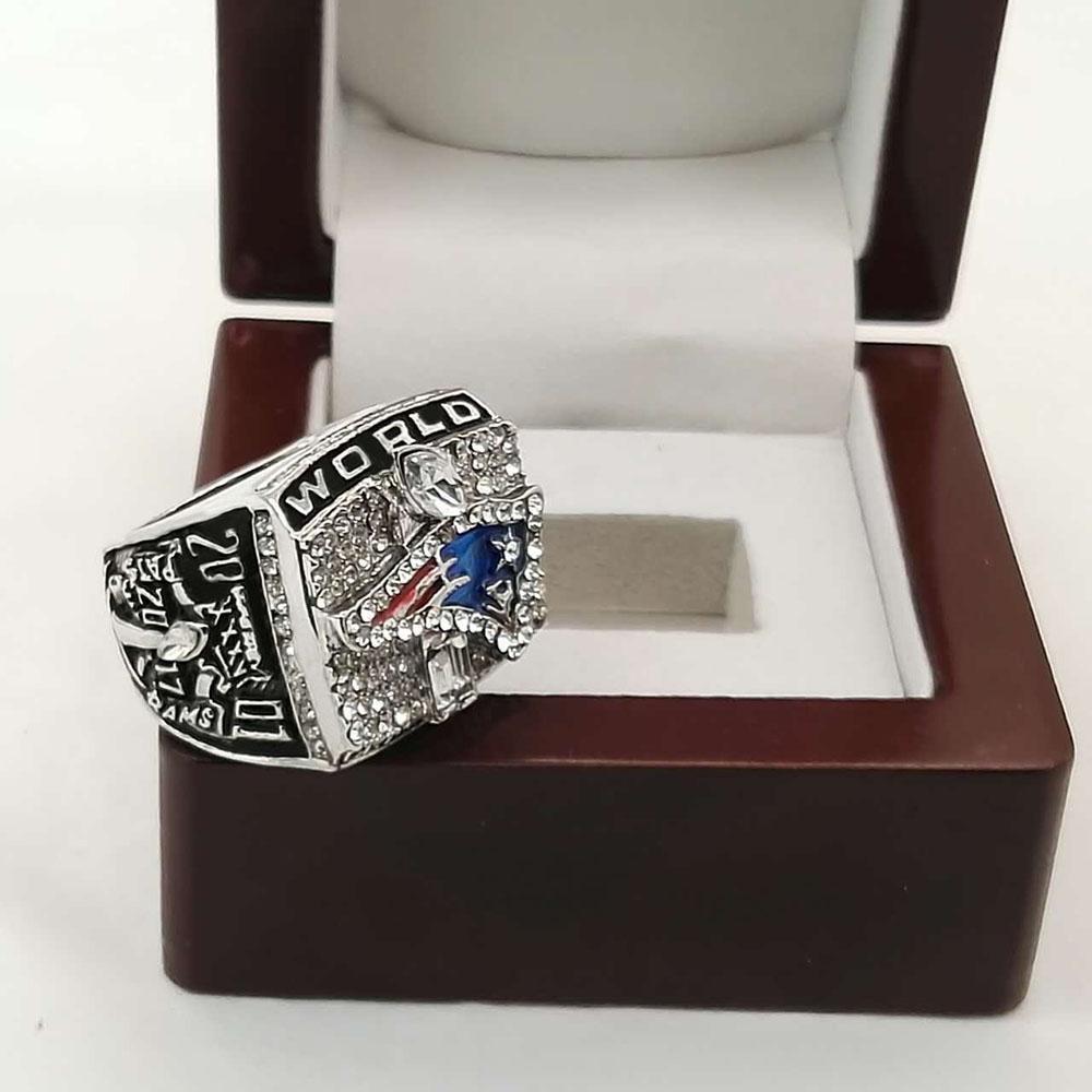 Buy the Tom Brady New England Patriots 2001 Super Bowl XXXVI Replica Ring |  GoodwillFinds